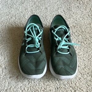 Women’s UA shoes